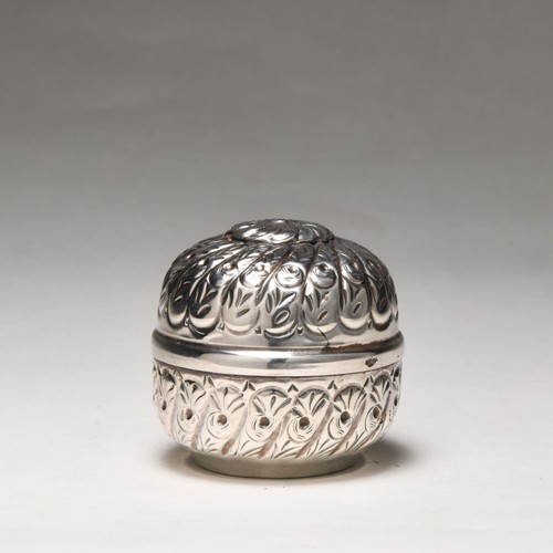 266 - A SILVER PILLBOX, LONDON, MAKER'S AND DATE MARK RUBBED