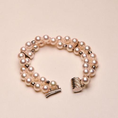 138 - A DOUBLE STRAND PEARL BRACELET