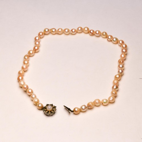 132 - A STRAND OF FRESHWATER CULTURED PEARLS