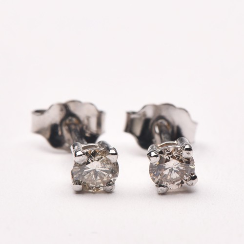 209 - A PAIR OF DIAMOND STUD EARRINGS, 0,30 CARATS