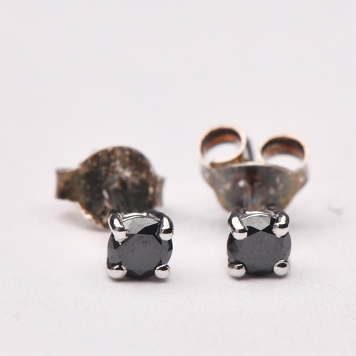 210 - A PAIR OF DIAMOND STUD EARRINGS 0,25 CARATS