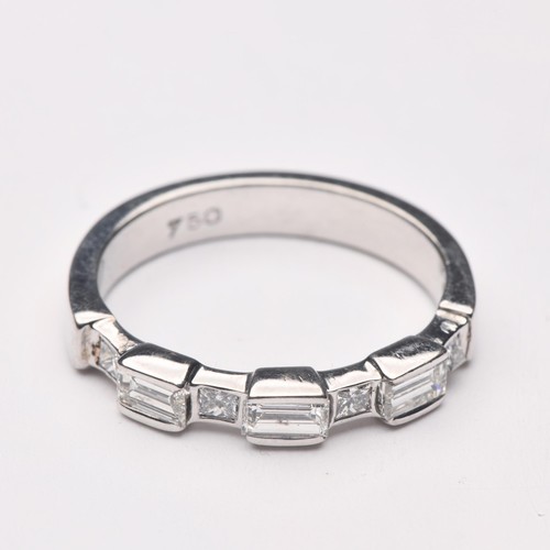 228 - A DIAMOND ETERNITY STYLE RING, 0,66 CARATS