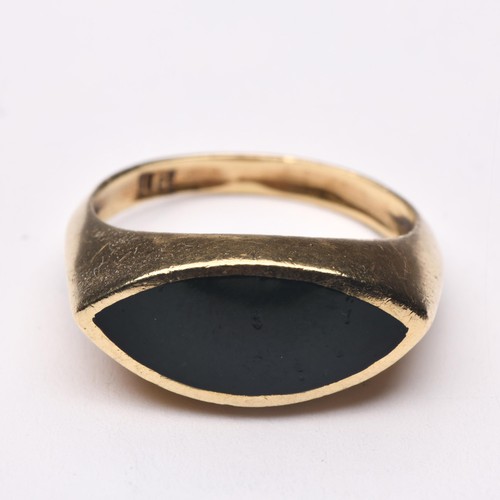 251 - A GENTLEMAN'S ONYX RING