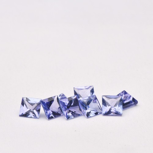 271 - A MELEÉ OF TANZANITES, 2,98 CARATS