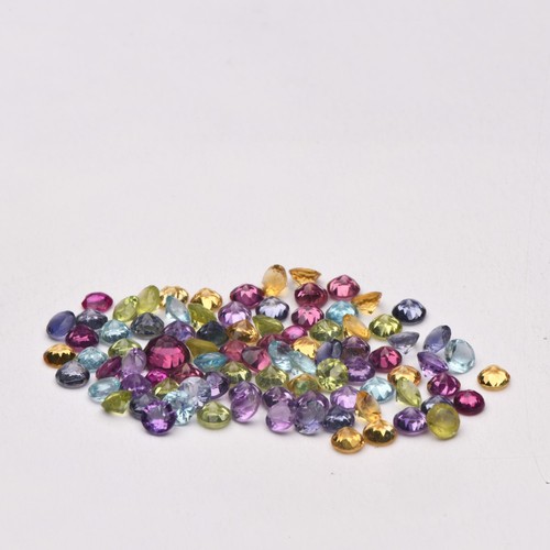 273 - A MELEÉ OF GEMSTONES, 10,25 CARATS