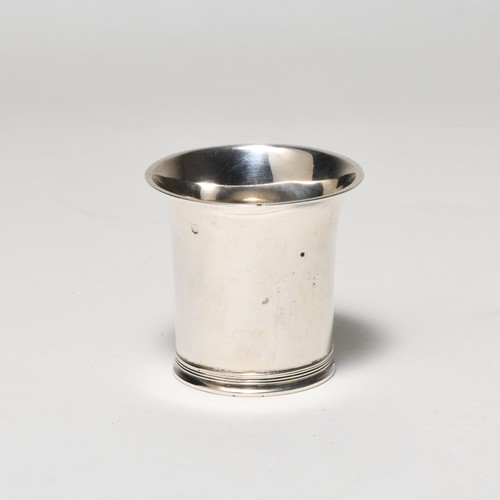 269 - A SILVER TOT MEASURE, MAKER'S AND DATE MARK RUBBED