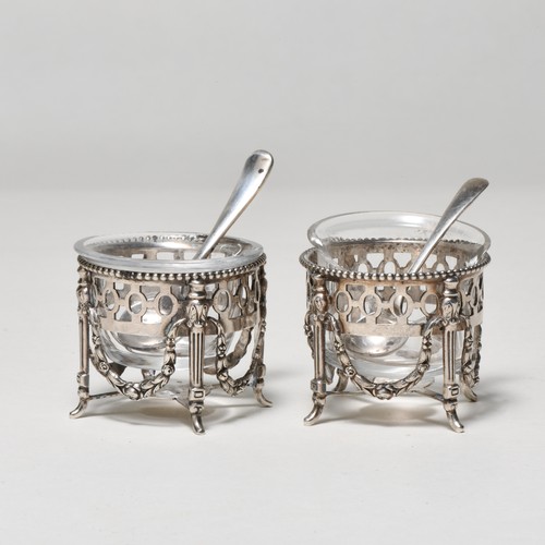 290 - A PAIR OF SILVER SALTS, SCHOONHOVEN, NETHERLANDS, MAKER'S AND DATE MARK  RUBBED