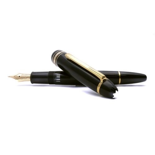 126 - A MONTBLANC MEISTERSTUCK FOUNTAIN PEN, GOLD