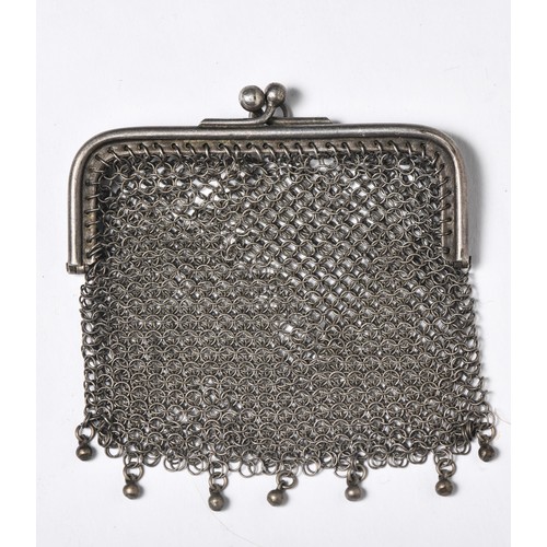 862 - AN ELECTROPLATE CHAINMAIL PURSE