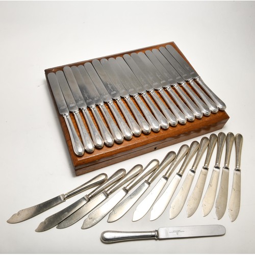 881 - AN ASSEMBLED SET OF ELECTROPLATE KNIVES, JAMES DEAKIN AND SONS, SHEFFIELD