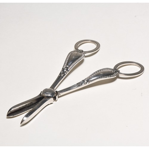 861 - A PAIR OF ELECTROPLATE GRAPE SCISSORS, MODERN