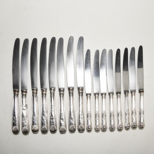 883 - AN ASSEMBLED SET OF ELECTROPLATE KING'S PATTERN KNIVES