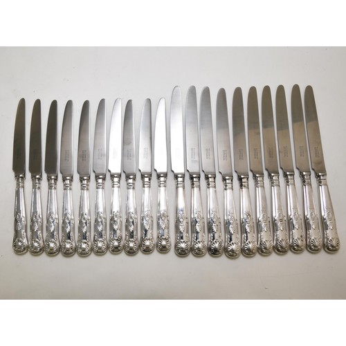 882 - AN ASSEMBLED SET OF ELECTROPLATE KING'S PATTERN CUTLERY, 20TH CENTURY