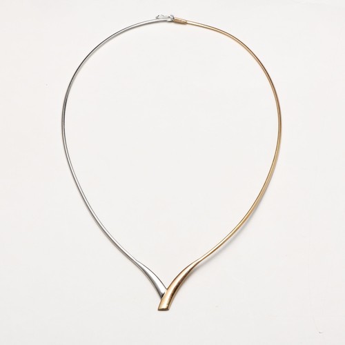 833 - A DESIGNER GOLD NECKLACE