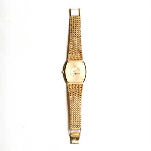 483 - AN 18CT GOLD GENTLEMAN'S OMEGA QUARTZ WRISTWATCH