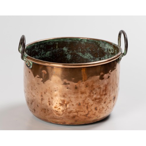 484 - A COPPER POT