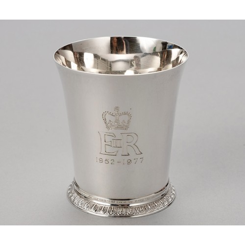 816 - AN ELIZABETH II SILVER BEAKER, J B CHATTERLEY AND SONS LTD, LONDON, 1977