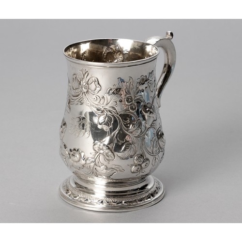 752 - A GEORGE III SILVER MUG, POSSIBLY JACOB MARSH OR JOHN MOORE, LONDON, 1765