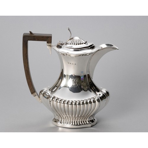 795 - AN EDWARD VII SILVER COFFEE POT, ROBERT CHANDLER, BIRMINGHAM, 1909