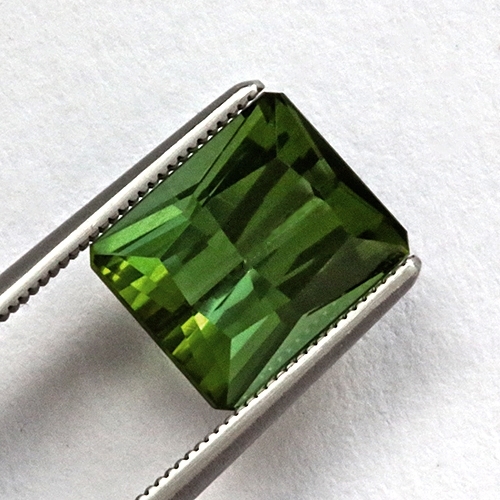 414 - AN UNSET TOURMALINE 2,60 CARATS