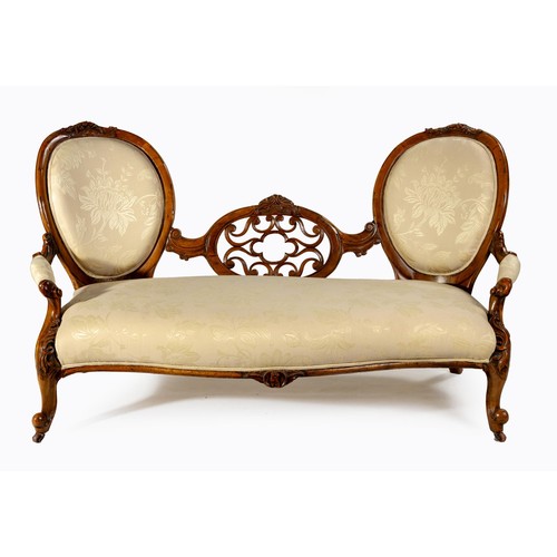 615 - A VICTORIAN WALNUT SPOONBACK SETTEE