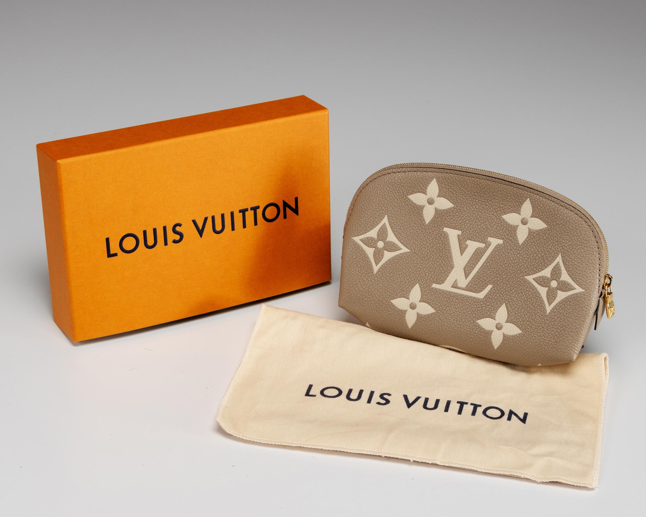 Sold at Auction: Louis Vuitton, LOUIS VUITTON POCHE DOCUMENTS