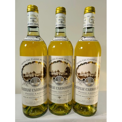 81 - 2011 Chateau Carbonnieux Blanc x 3 bottles 750ml