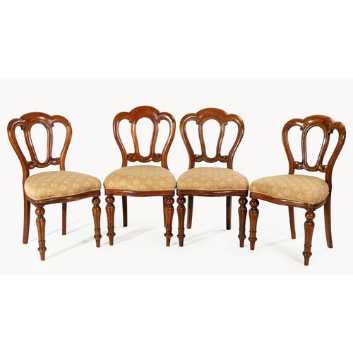 612 - A SET OF FOUR WILLIAM IV WALNUT SIDE CHAIRS