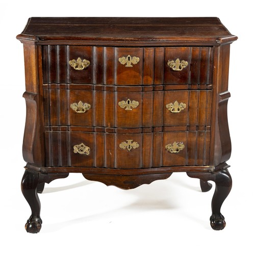 642 - A CAPE STINKWOOD CHEST OF DRAWERS