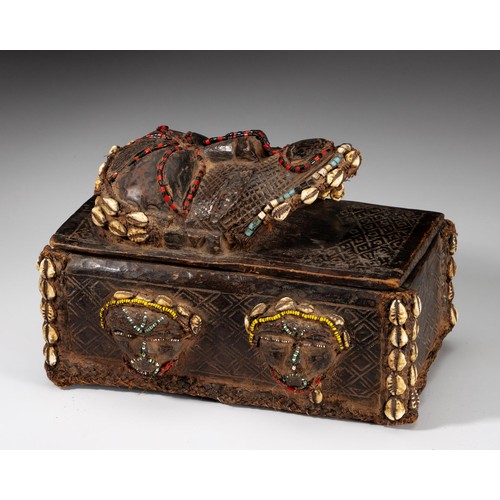 1464 - A COSMETIC BOX WITH COWRIE SHELLS, BAKUBA, DRC