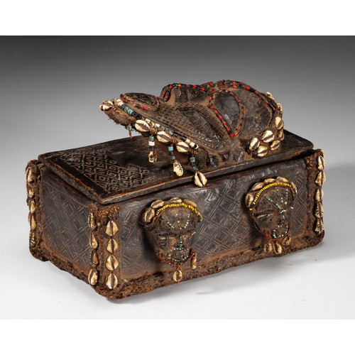 1464 - A COSMETIC BOX WITH COWRIE SHELLS, BAKUBA, DRC