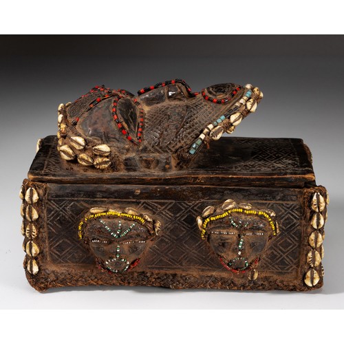 1464 - A COSMETIC BOX WITH COWRIE SHELLS, BAKUBA, DRC