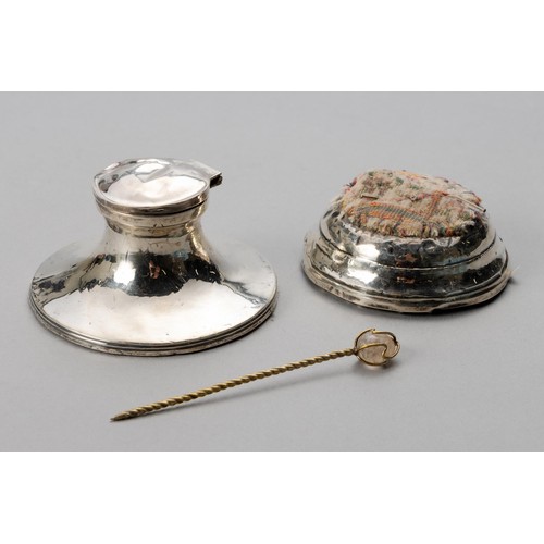 838 - A COLLECTION OF SILVER AND SILVER GILT ITEMS