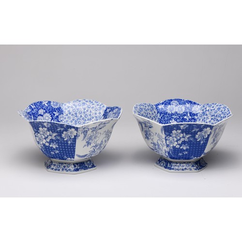 600 - A PAIR OF SPODE BLUE AND WHITE HEXAGONAL BOWLS