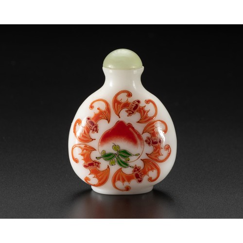 511 - A CHINESE MILK GLASS 