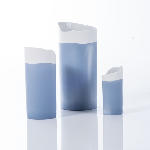 617 - PIETER STOCKMANS (BELGIUM 1940 - ): A SET OF THREE BLUE AND WHITE PORCELAIN VASES