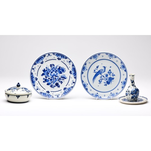 619 - AN ASSORTED GROUP OF DUTCH BLUE AND WHITE DELFT WARES