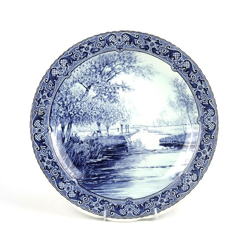 906 - A DUTCH DELFT BLUE AND WHITE PLATE