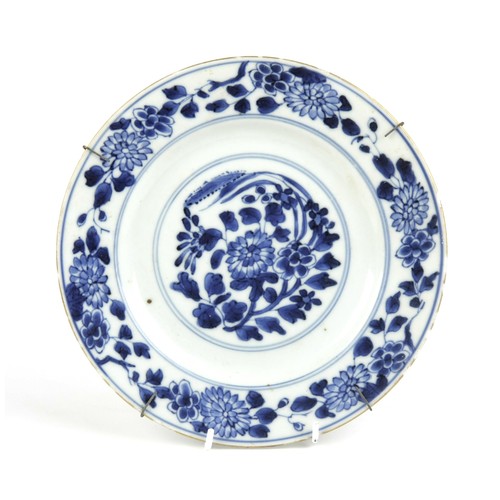 907 - A DUTCH DELFT BLUE AND WHITE PLATE