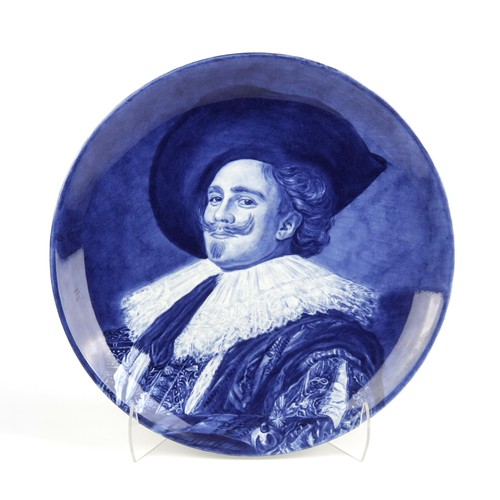 902 - A DUTCH BLUE AND WHITE 'THE LAUGHING CAVALIER' CHARGER