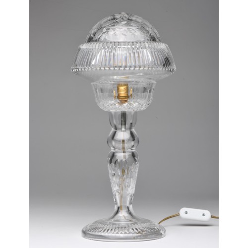 935 - A CRYSTAL TABLE LAMP