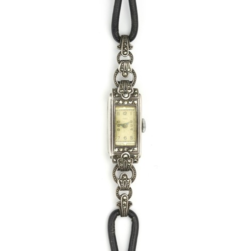 492 - A LADY'S PARA DRESS WATCH, CIRCA 1930