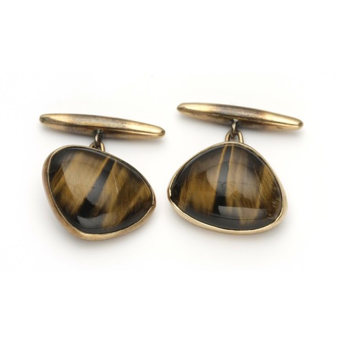 1399 - A PAIR OF GOLD CUFFLINKS