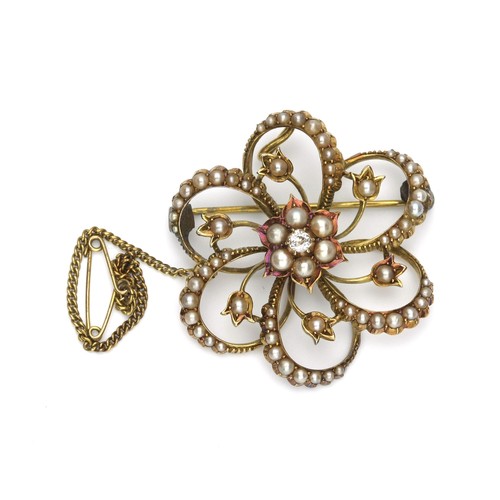 775 - A PEARL AND DIAMOND BROOCH