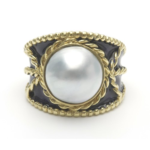 812 - A MABÉ PEARL RING, CIRCA 1970