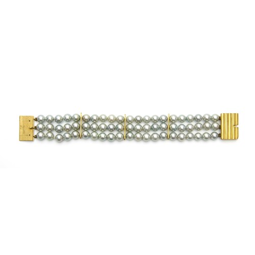 803 - A PEARL BRACELET, CIRCA 1970