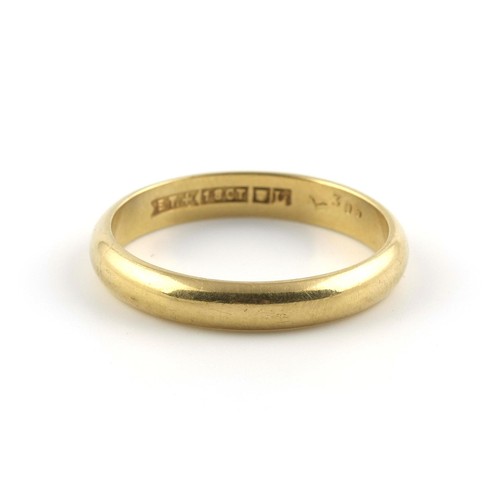 1403 - A GOLD WEDDING BAND, LONDON, 20TH CENTURY, MAKER'S MARK RUBBED