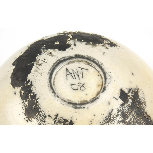 852 - AN ANTHONY SHAPIRO RAKU POT, 2008