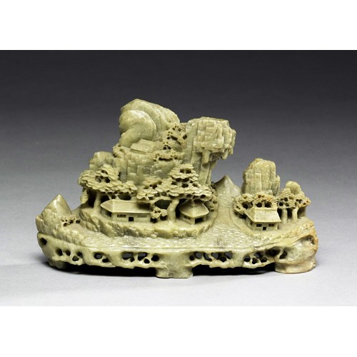 996 - A CHINESE GREEN HARDSTONE 