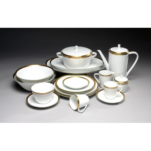 521 - A HUTSCHENREUTHER PART DINNER SERVICE